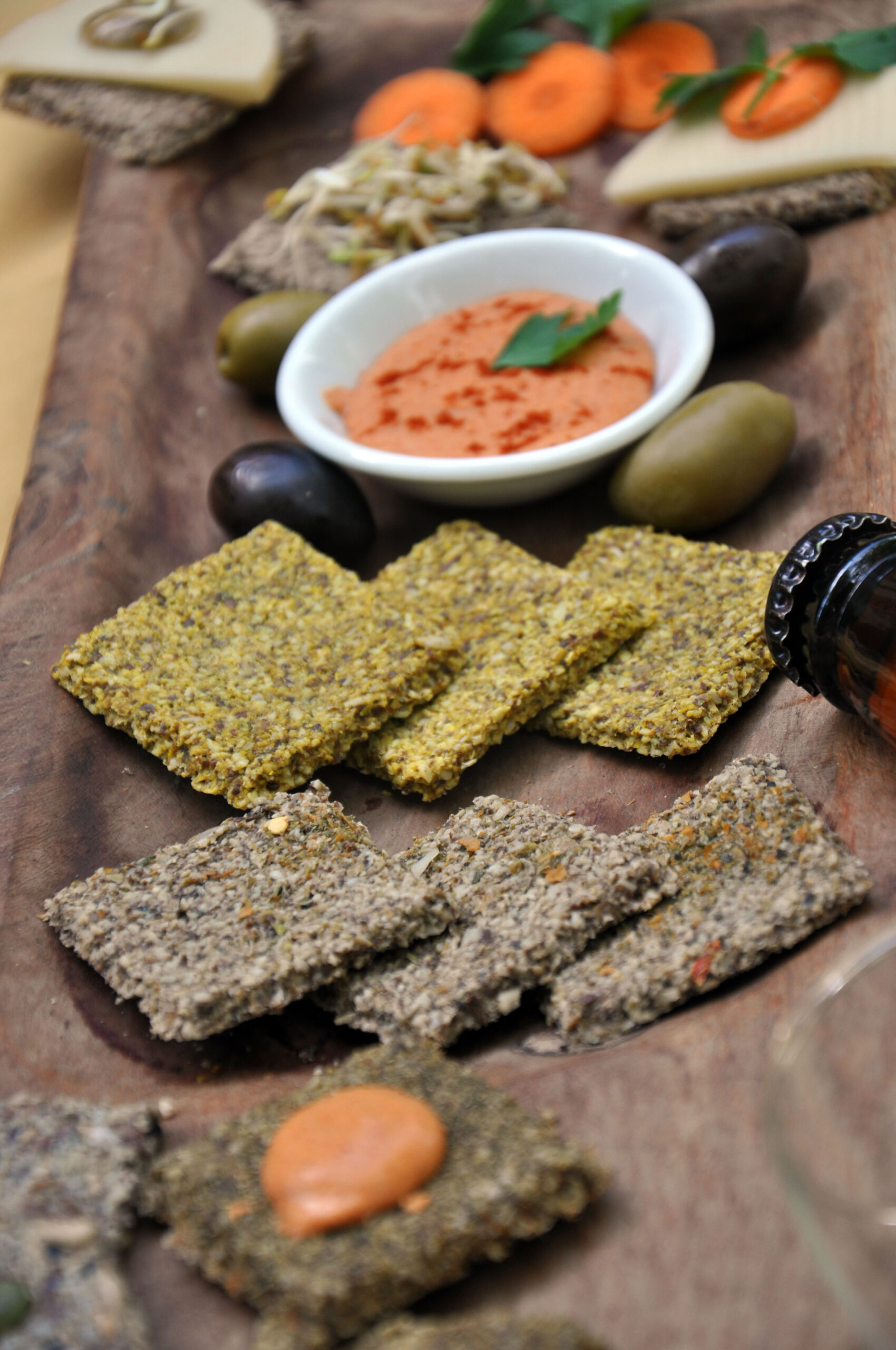 CRACKERS DE SEMILLAS CURCUMA Y PIMIENTA X 100 GR